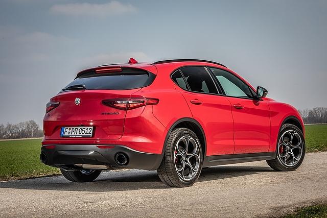 Alfa Romeo Stelvio 2.2 Diesel Q4 - 4,69 Meter lang