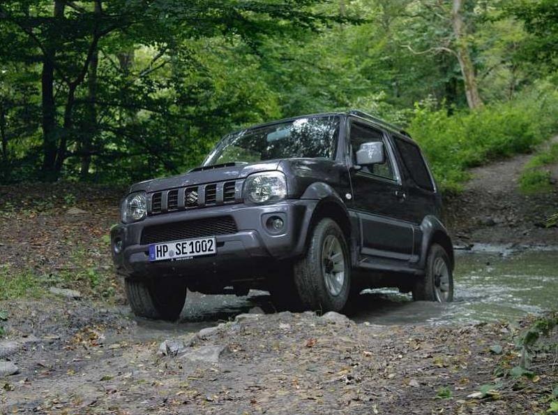 Der Suzuki Jimny wurde leicht überarbeitet.