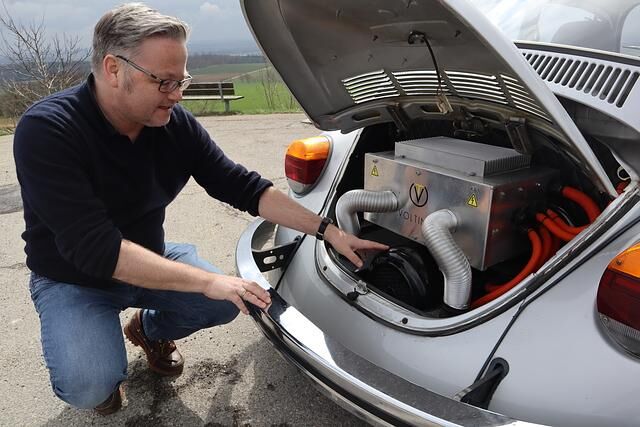 Der Boxer-Motor im Heck wird gegen einen Industrieantrieb getauscht, der sonst Rolltreppen und Tore bewegt