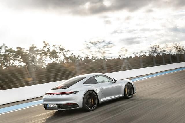 Porsche 911 Carrera (992)  - Behutsam schneller
