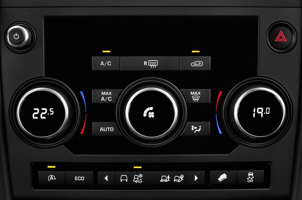 Land Rover Discovery Sport (Baujahr 2016) HSE Luxury 5 Türen Temperatur und Klimaanlage