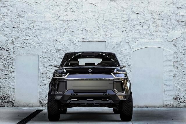Etwas futuristisch wirkt die Front, die auf einen Kühlergrill verzichtet