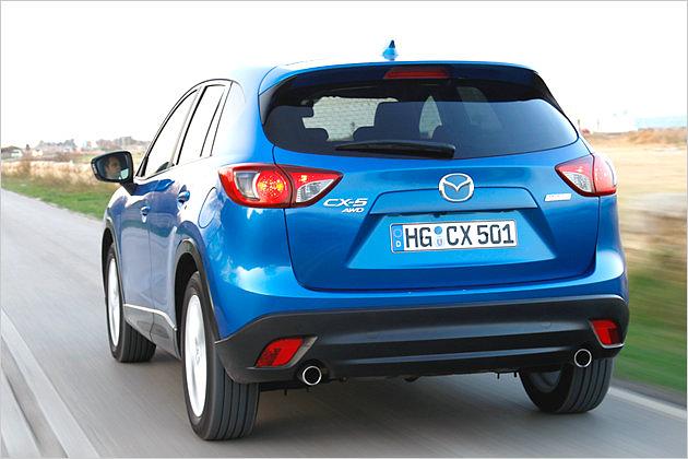 Im Programm ist der CX-5 sowohl mit Front- als auch mit Allradantrieb