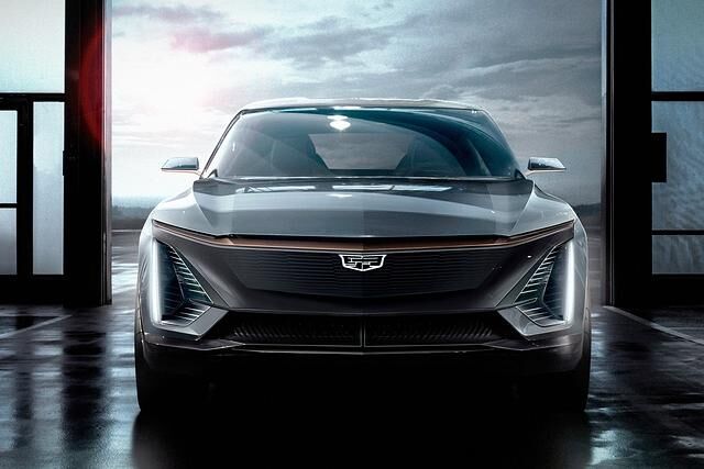 Der einzig wirklich vernünftige Ami kommt ebenfalls von Cadillac: Schon am Vorabend der Messe hat der Autobauer eine Elektro-Studie vorgestellt – das erste elektrische Concept-Car der Marke überhaupt