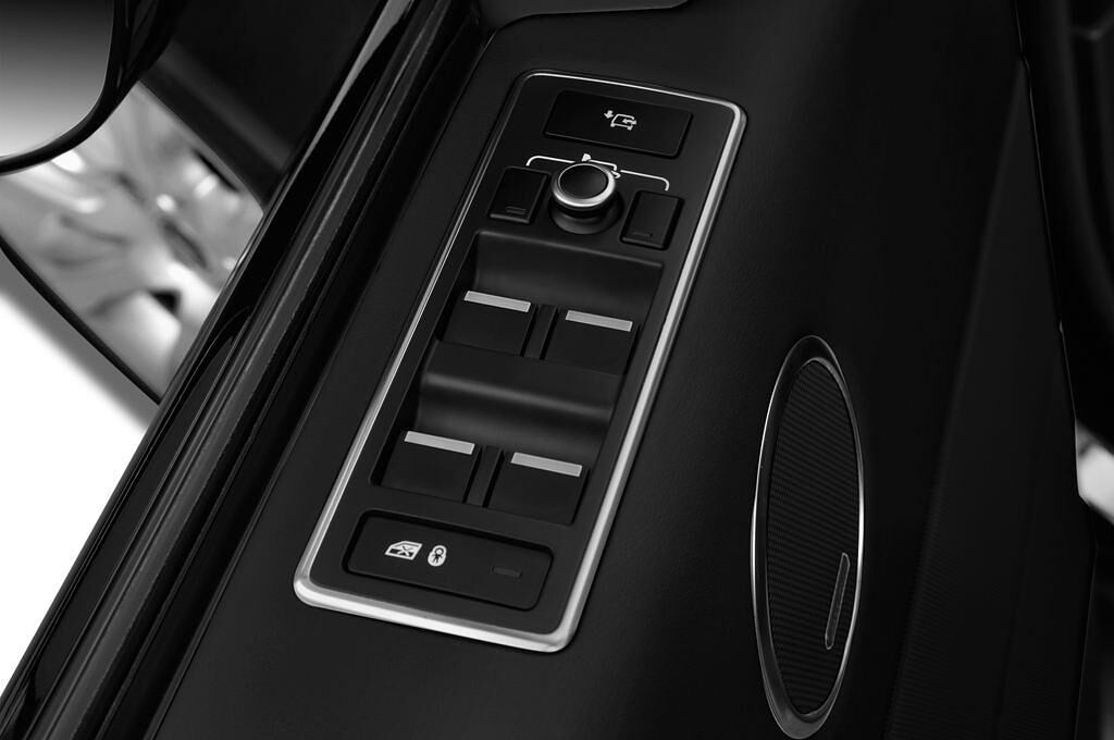 Land Rover Range Rover (Baujahr 2015) Vogue 5 Türen Bedienungselemente Tür