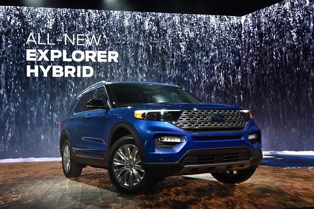 Das SUV im Mercedes-GLE-Format tritt auf der Auto Show auch – und als einziger – als Hybrid auf
