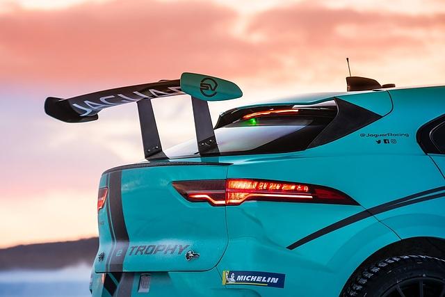 Der Jaguar I-Pace eTrophy hat 294 kW / 400 PS