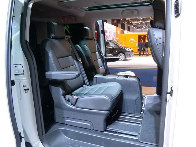 Mit dem Namenszusatz „Life“ versehen fährt er künftig auf einer Nutzfahrzeug-Plattform der neuen Konzernmutter PSA vor. Auf der Motorshow Brüssel (bis 27. Januar) ist er erstmals zu sehen