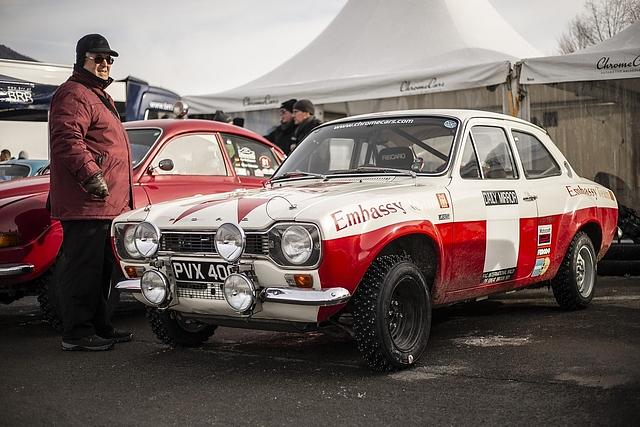 Auch ein Ford Escort wagte sich aufs Eis