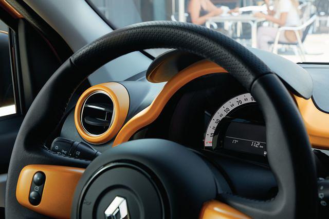 Bei den Motoren haben die Franzosen den 1,0-Liter-Dreizylinderbenziner überarbeitet und bieten ihn künftig in zwei Ausführungen an