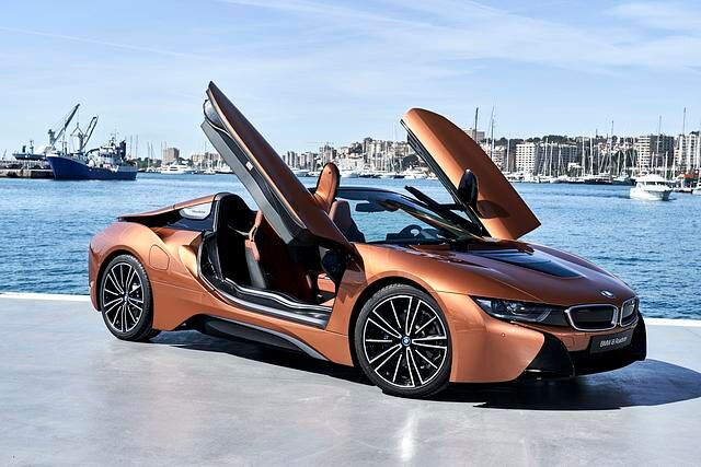 Dem seit 2013 gebauten i8 Roadster stellte BMW 2018 noch eine Roadster-Version zur Seite