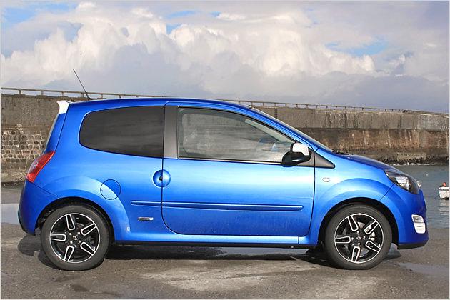 Mit 3,69 Meter ist der Twingo vier Zentimeter länger als der neue Fiat Panda und 15 Zentimeter länger als der VW Up
