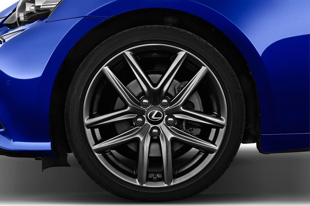 Lexus IS (Baujahr 2015) 2.5 300H F-Sport Automatik 4 Türen Reifen und Felge