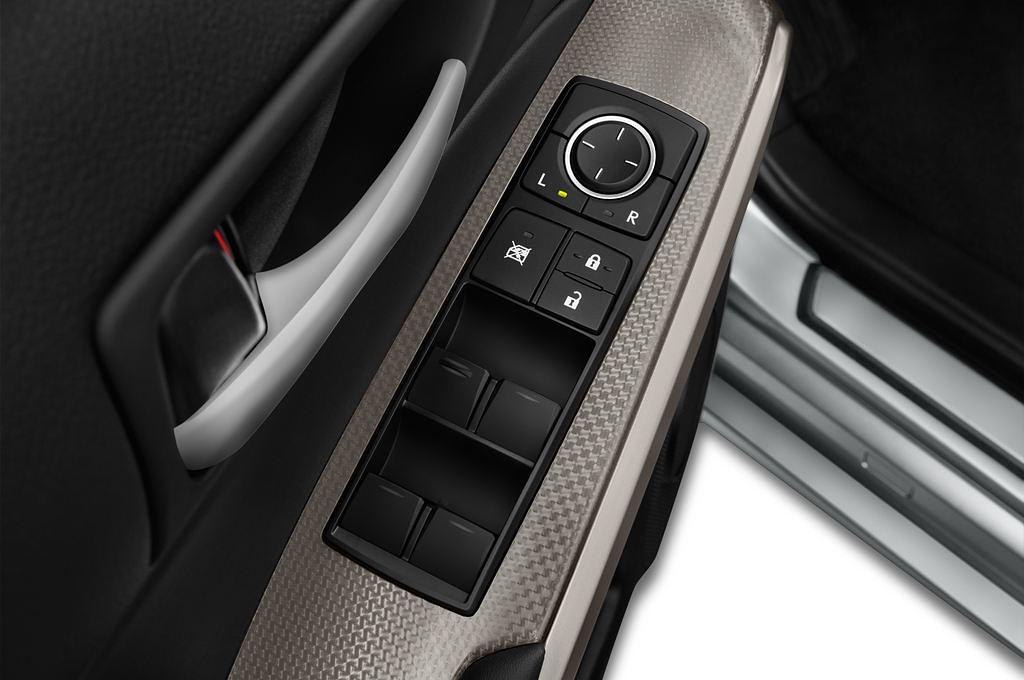 Lexus IS (Baujahr 2016) F Sport 4 Türen Bedienungselemente Tür