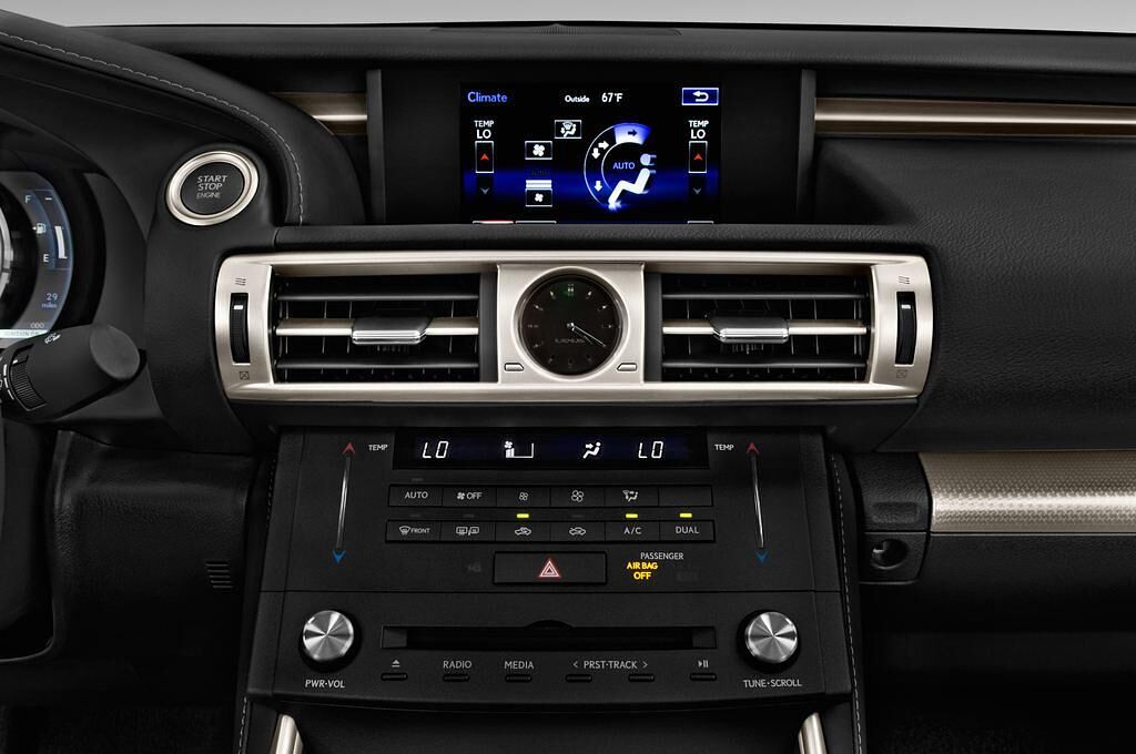 Lexus IS (Baujahr 2016) F Sport 4 Türen Temperatur und Klimaanlage