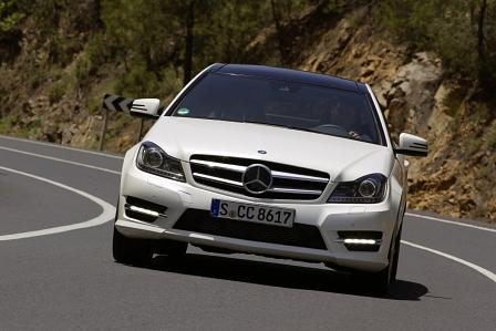 Das aufgeräumte Cockpit des Mercedes C 220 CDI Coupé