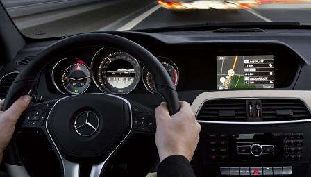 Das aufgeräumte Cockpit des Mercedes C 220 CDI Coupé