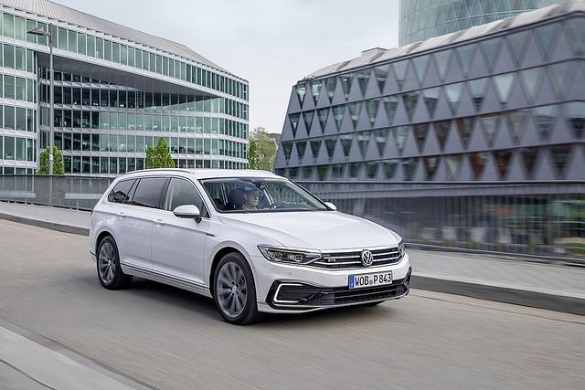 Bei ersten Testfahrten kam der Passat Variant GTE rein elektrisch 41 Kilometer weit