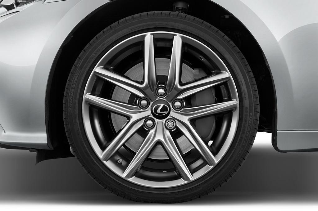 Lexus IS (Baujahr 2016) - 4 Türen Reifen und Felge