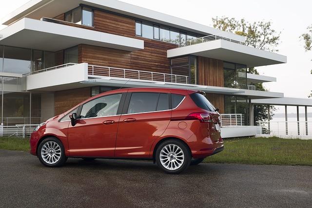 Eigentlich ist der Ford B-Max ein Kleinwagen, doch bietet er zugleich die Raumqualitäten eines Vans