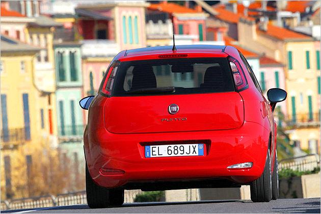 Mit rund 1,69 Meter Breite ist der Fiat Punto prädestiniert für den Einsatz in der Stadt