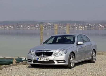 Der Hybrid-Aufpreis des Mercedes E 300 Bluetec Hybrid liegt bei 3570 Euro