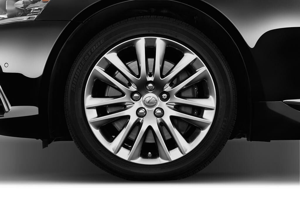 Lexus Ls (Baujahr 2015) - 4 Türen Reifen und Felge