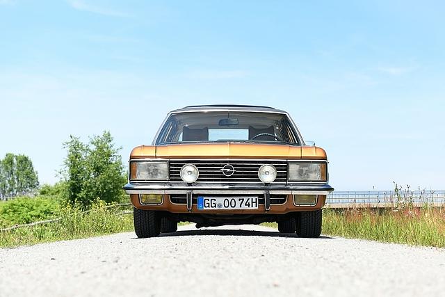 Klassische Front mit Querstreben-Kühlergrill nach der Modellpflege