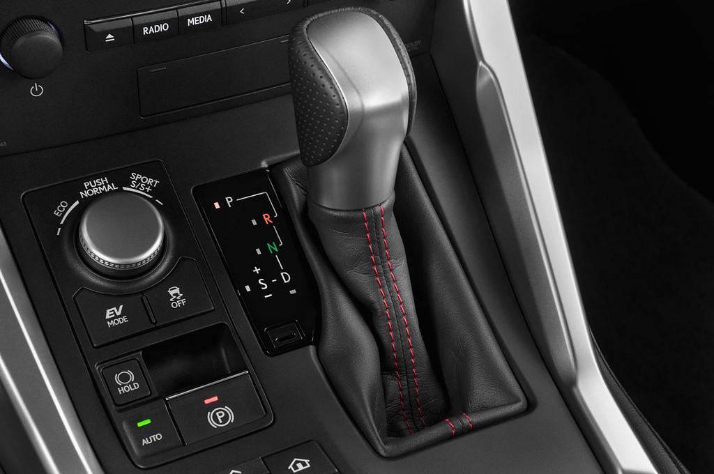 Lexus NX (Baujahr 2015) 300H E-Four F Sport 5 Türen Schalthebel