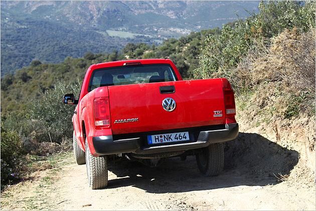Den Amarok Single Cab gibt es ab Werk nur mit unlackierten Stoßfängern