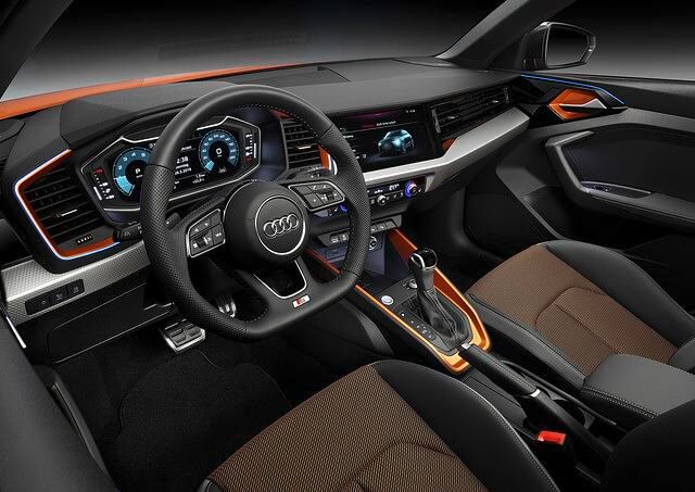 Das Interieur orientiert sich am Angebot des A1 und kann auf Wunsch farbenfroh gestaltet werden