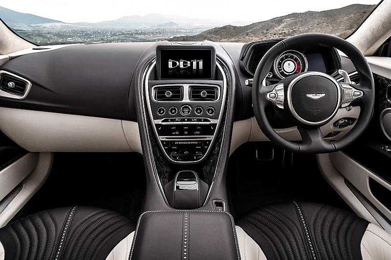 Aston Martin DB11 - das neue Cockpit mit zwei Displays