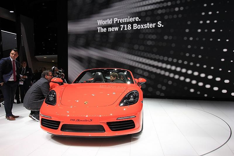 Porsche 718 Boxster - nur noch zu viert im Motorraum