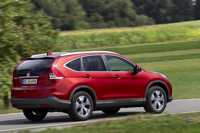 Im Vergleich zum Vorgänger tritt der 4,57 Meter lange CR-V, der Ende 2012 auf den Markt kam, selbstbewusster auf