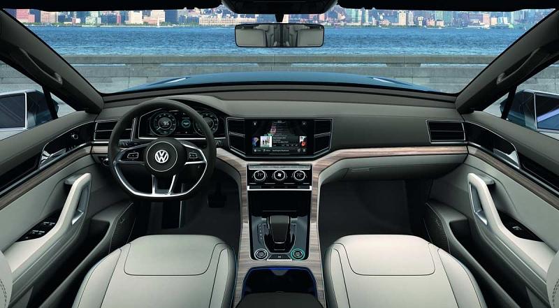 Angetrieben wird er von einer Diesel-Plug-In-Hybrid-Einheit.