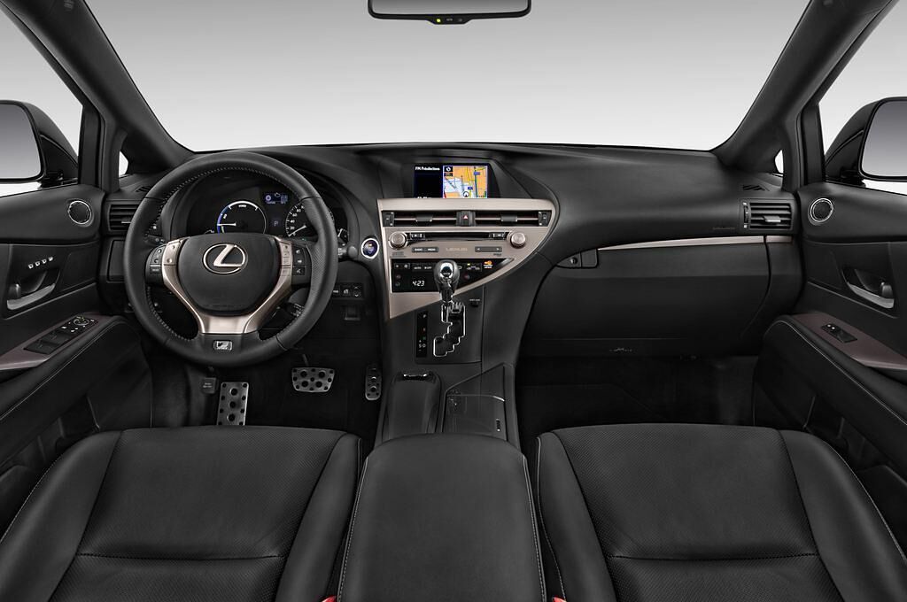 Lexus RX (Baujahr 2015) 450H F Sport 5 Türen Cockpit und Innenraum