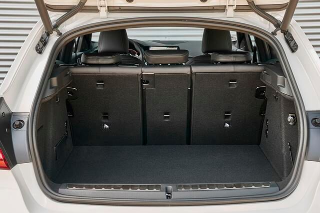 Der Kofferraum des neuen 1er ist um 20 auf 380 Liter gewachsen