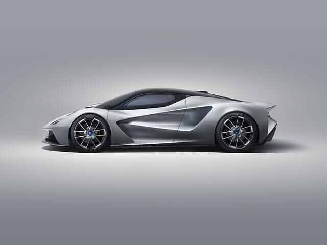 Der Lotus Evija ist 4,46 Meter lang und 1,12 Meter flach