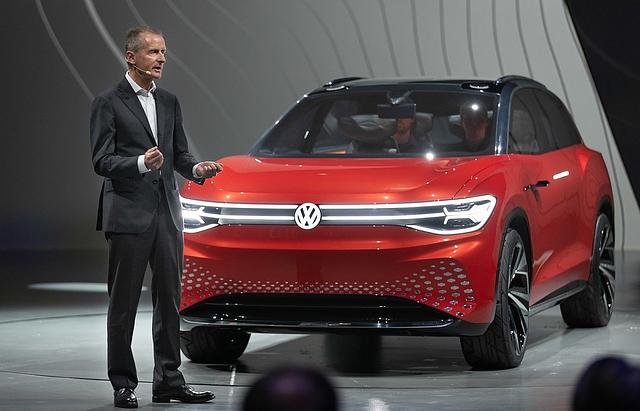 VW ID. Roomzz 2019 mit Konzernchef Herbert Diess