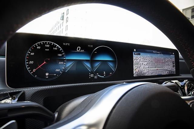 Mercedes CLA 250 4matic - die beiden großen 10,25-Zoll-Bildschirme kosten Aufpreis