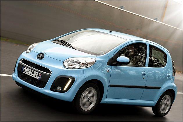 Der geliftete Citroën C1: Leichte Änderungen an der Front, LED-Tagfahrlicht ab Tendance, neue Felgen und sparsamerer Motor