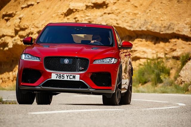Der Jaguar F-Pace SVR ist von außen nur dezent aufgerüstet