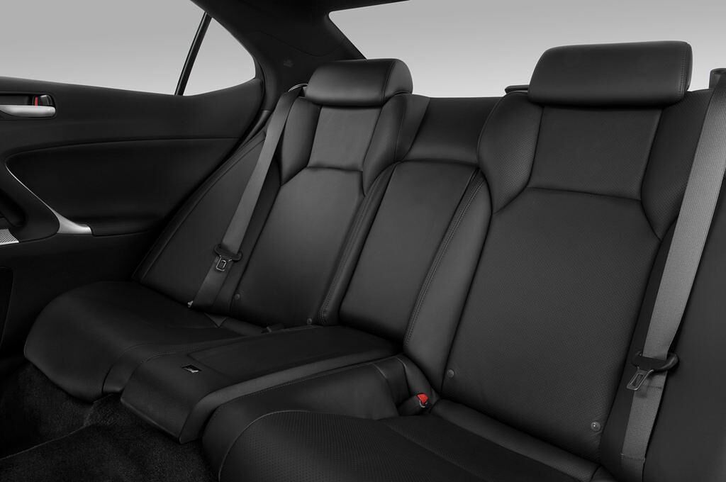 Lexus IS (Baujahr 2010) F Sedan 4 Türen Rücksitze