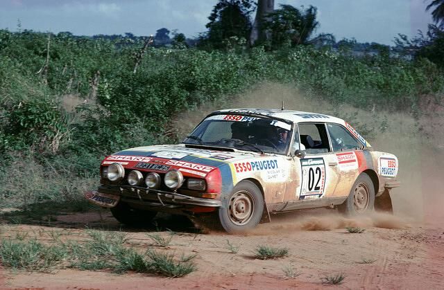 Die Rallyeversion des 504 V6 Coupé entwickelt 165 kW/225 PS bei 8.000 Touren und gewinnt auf Anhieb die berühmt-berüchtigte East African Safari Rallye