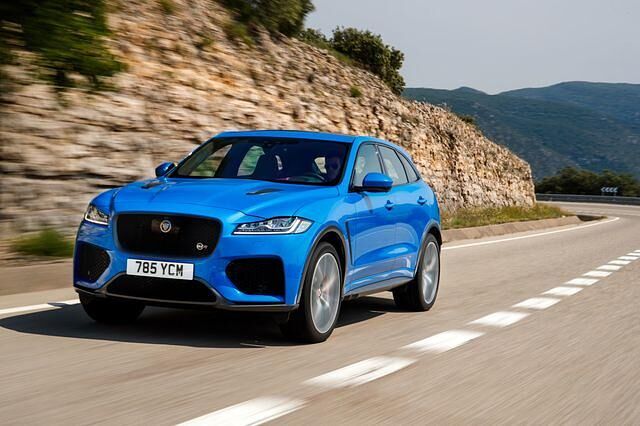 Serienmäßig steht Jaguars F-Pace SVR auf 21-Zoll-Rädern