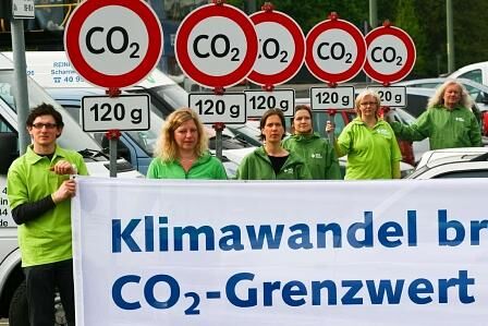 Der Verkehrsclub Deutschland setzt sich für eine schnelle Reduktion von Verbräuchen und CO2-Emissionen ein. Wer sich einen Dienstwagen frei wählen darf, setzt meist andere Prioritäten