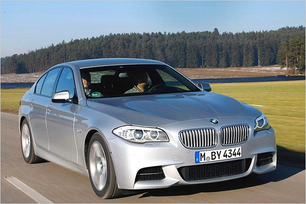 Große Kühllufteinlässe an der Front: Der neue BMW M550d