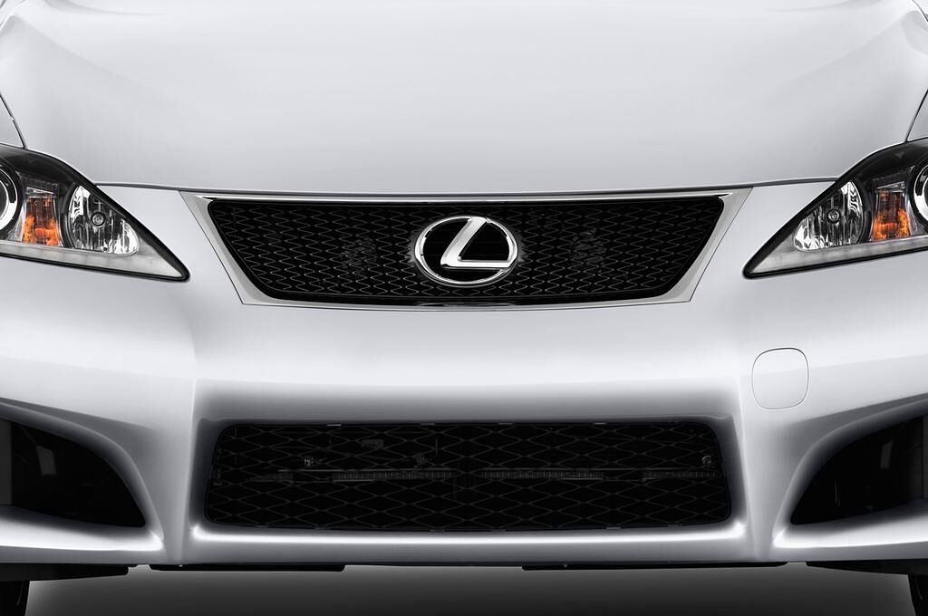 Lexus IS (Baujahr 2012) F 4 Türen Kühlergrill und Scheinwerfer