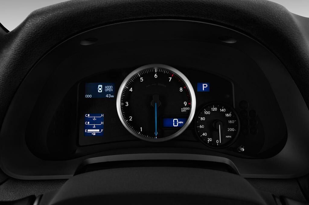 Lexus IS (Baujahr 2012) F 4 Türen Tacho und Fahrerinstrumente