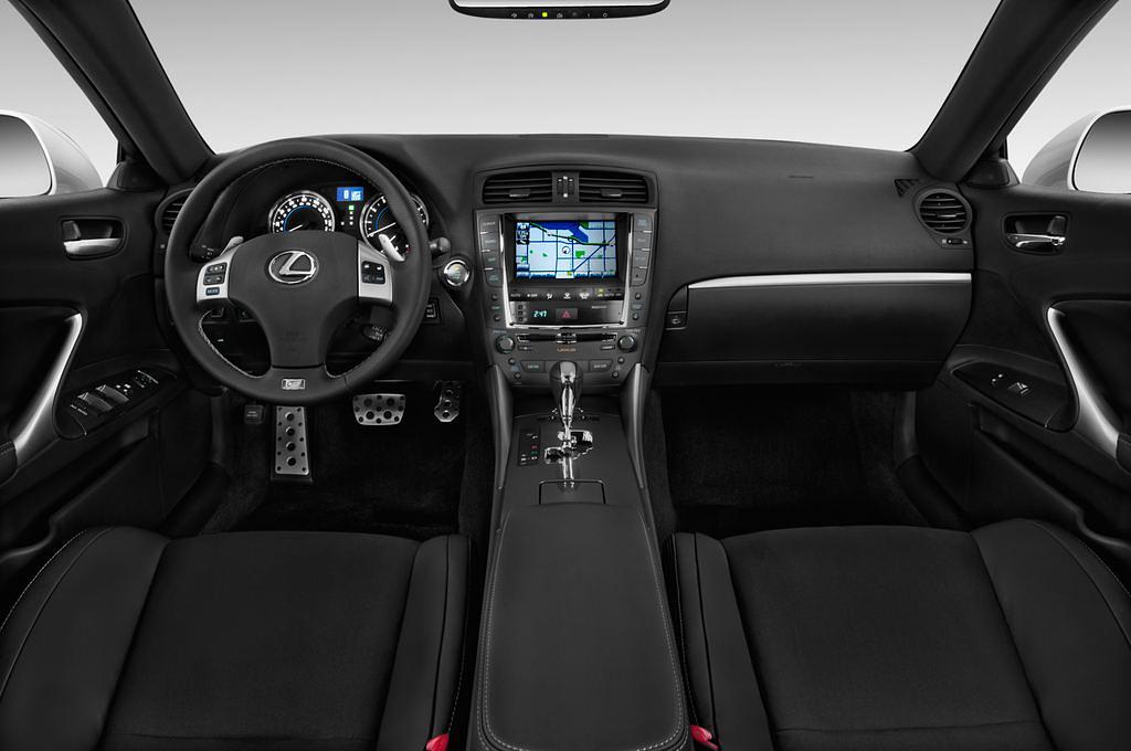 Lexus IS (Baujahr 2012) Executive Line 4 Türen Cockpit und Innenraum